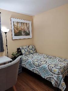 North York Bathurst/Steeles Close to York University rent female - Photo 2
