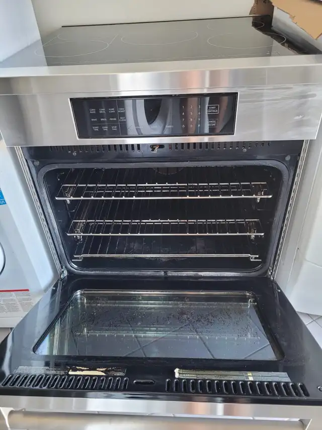 30' Electric Stove Dacor,  Glass Top.