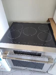 30' Electric Stove Dacor,  Glass Top. - Photo 2