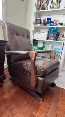 Vintage Rocking Chair - Photo 2
