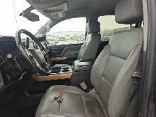 2018 Chevrolet Silverado 1500 LTZ CREW CAB 4x4, 5.3L, V8, 1-Owne - Photo 2