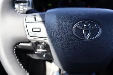 2026 Toyota Camry SE Hybrid - Photo 9