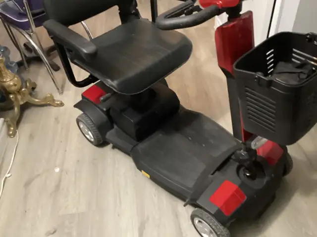 MOBILITY SCOOTER EXCELLENT CONDITION $ 1,500 OBO 289-775-2457