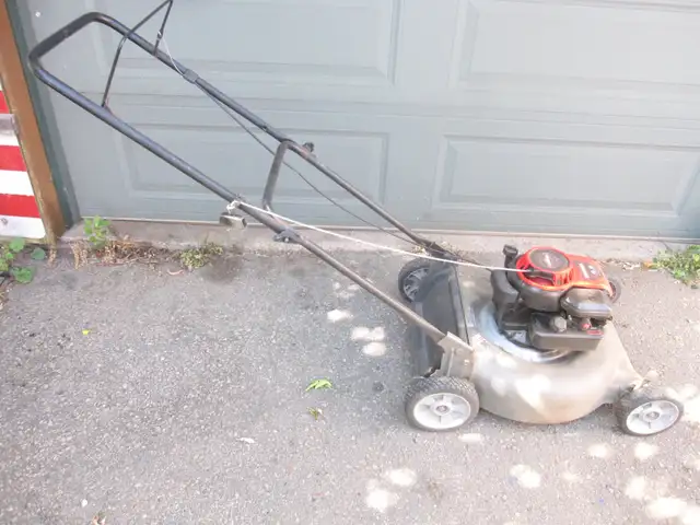 CRAFTSMAN 21'PUSH LAWN MOWER BRIGGS CLASSIC 4.5 H/P ENGINE