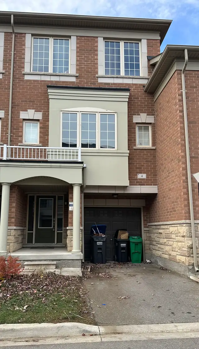 3 Bedroom Townhouse for Rent in Brampton (Steeles / Mavis)