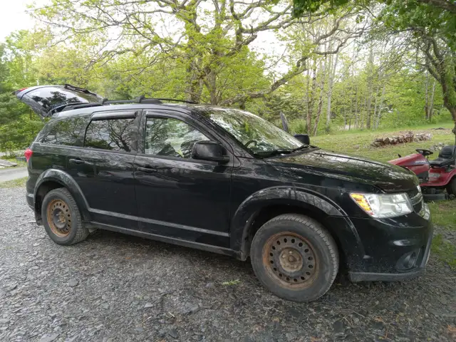 Selling 2014 Dodge Journey SXT.