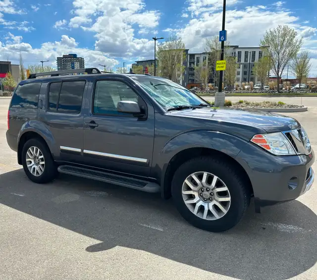 2011 Nissan Pathfinder LE 4x4, 4.0L, V6, 4WD