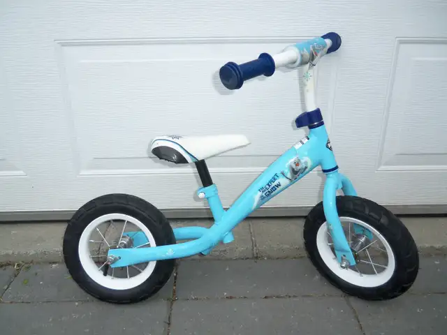 Vélo bicyclette d'équilibre olaf frozen reine des neiges disney