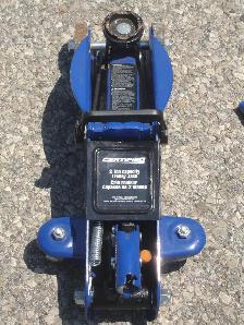 IT'S A CERTIFIED 2 TON CAPACITY TROLLY JACK FOR CARS OR SUV'S! - Photo 4