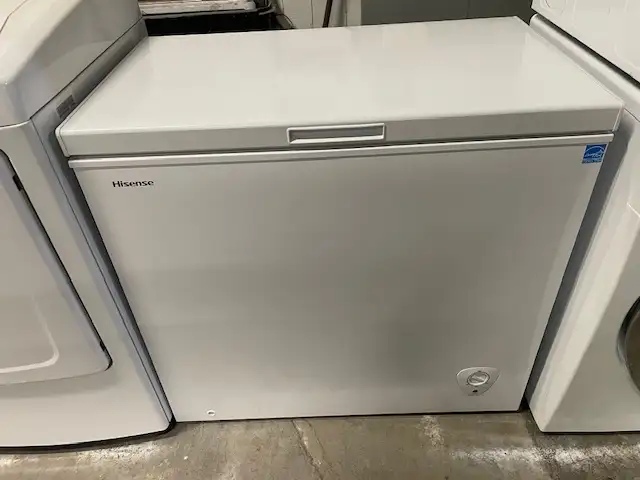 Congélateur blanc tombeau Hisense
