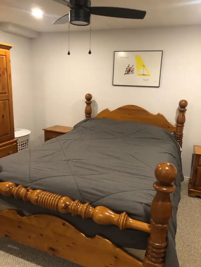 5 piece Pine Bedroom Set