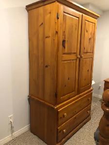 5 piece pine bedroom set - Photo 4