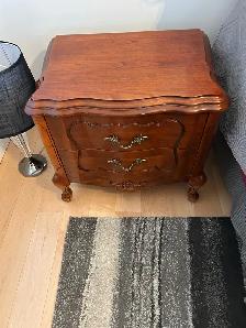 Beautiful 6 piece solid wood bedroom set. - Photo 2