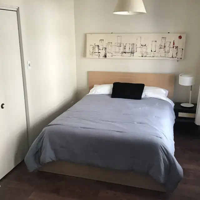 Furnished Studio Apartment Downtown with Parking