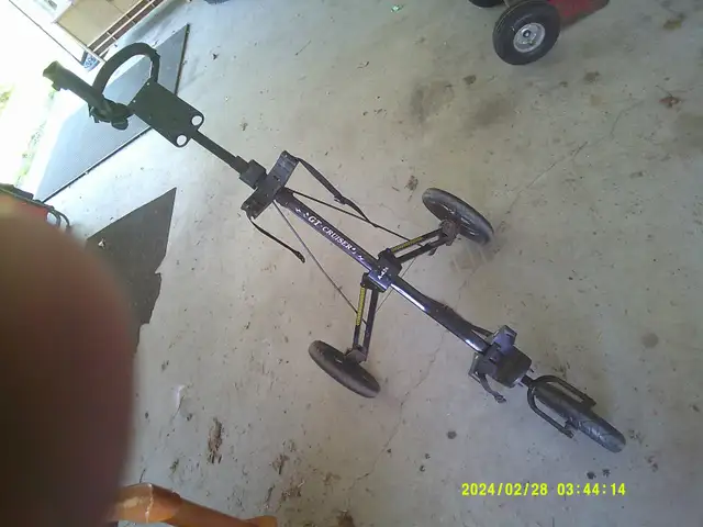 GT CRUISER GOLF CART $50  GOLF TOWN GOLF CART $25