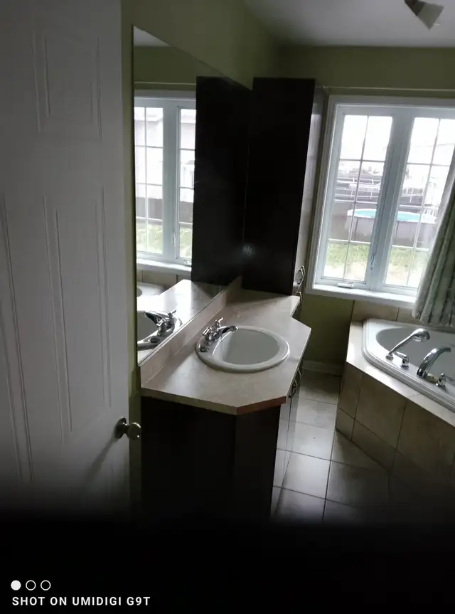 Belle et grande maison à louer à Laval