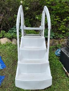 Échelle de piscine à vendre - Photo 3