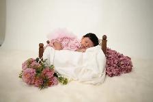 newborn photoshoot props included