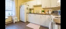Upper unit, in an excellent location!