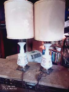 2 Elegant vintage style table lamps