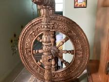 Hand carved spinning wheel - Photo 2