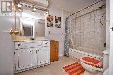 Spacious 2-Bedroom Apartment with Large Backyard - Photo 5