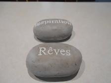 2-PIERRES GRISES DECORATIVES REVES,INSPIRATION.