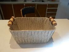 1-PANIER DECORATIF EN METAL ET OSIER,AVEC POIGNEES.