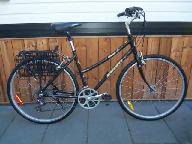 Vélo bicyclette hybride MIELE valeur 800$