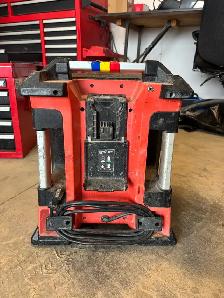 Milwaukee Radio Rough Shape - Photo 3