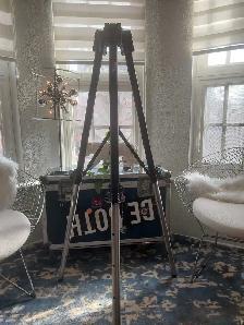 Professional Tripod for Sale - Photo 2