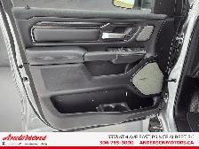 2026 Ram 1500 SPORT 5.7L HEMI V8 w/ eTorque / Dual-Pane Panorami - Photo 12