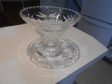 1-PLATEAU EN VERRE TAILLE AVEC UN PIED,MOTIFS-FLEURS,NEUF.