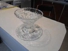 1-PLATEAU EN VERRE TAILLE AVEC UN PIED,MOTIFS-FLEURS,NEUF. - Photo 3