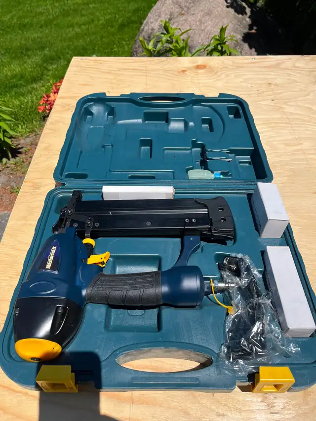 Air Nailer and staples