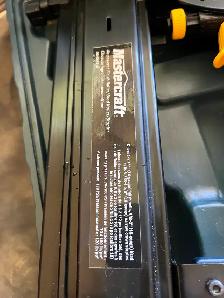 Air Nailer and staples - Photo 2