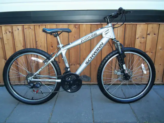 Vélo bicyclette 24 pouces schwinn suspension avant