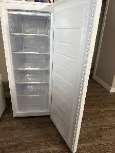 upright freezer - Photo 3