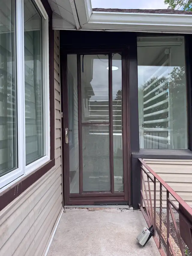 SCREEN DOOR RIGHT HAND 32 INCHES WIDE HEIGHT 79 INCHES