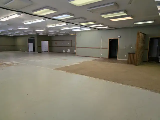 COMMERCIAL BUILDING FOR SALE