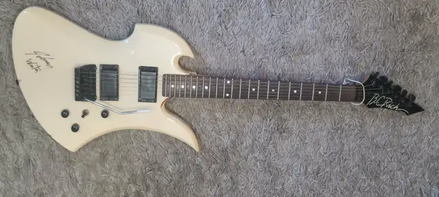 BC Rich Mockingbird Guitar, autographed by Johhny Winter, DEAL!