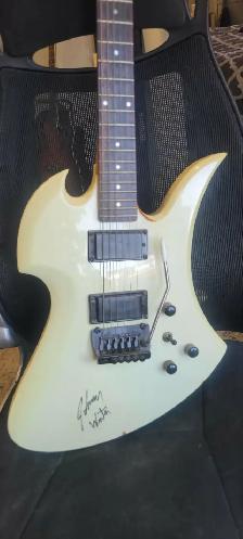 BC Rich Mockingbird Guitar, autographed by Johhny Winter, DEAL! - Photo 4