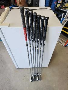 Taylormade irons - Photo 3