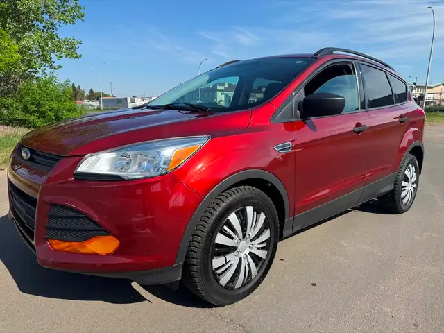 2014 Ford Escape FWD - ONLY 93K - DRIVES LIKE NEW