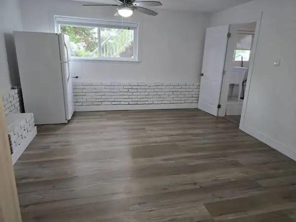 Brand New Furnished Room: Near Sapperton, RCH (bus 128, 155)