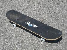 LIKE BRAND NEW 31' RAWLINGS SKATEBOARD TAKING FIRST $25.00 CASH - Photo 2