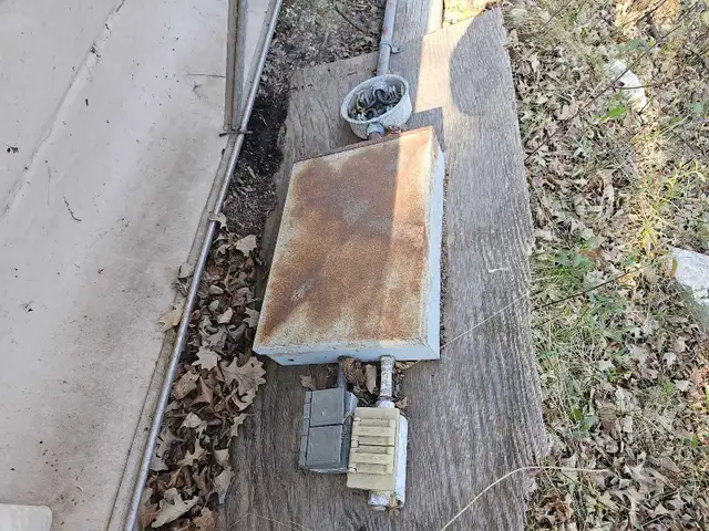 Temporary service panel and pole