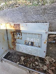 Temporary service panel and pole - Photo 2