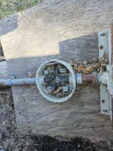 Temporary service panel and pole - Photo 3