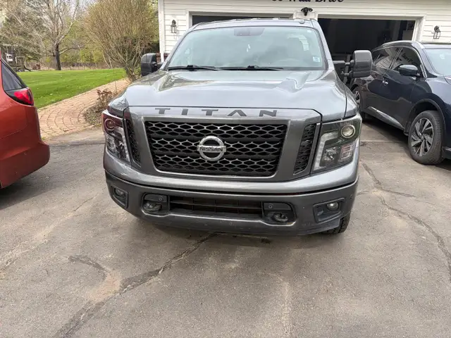 Nissan Titan Midnight